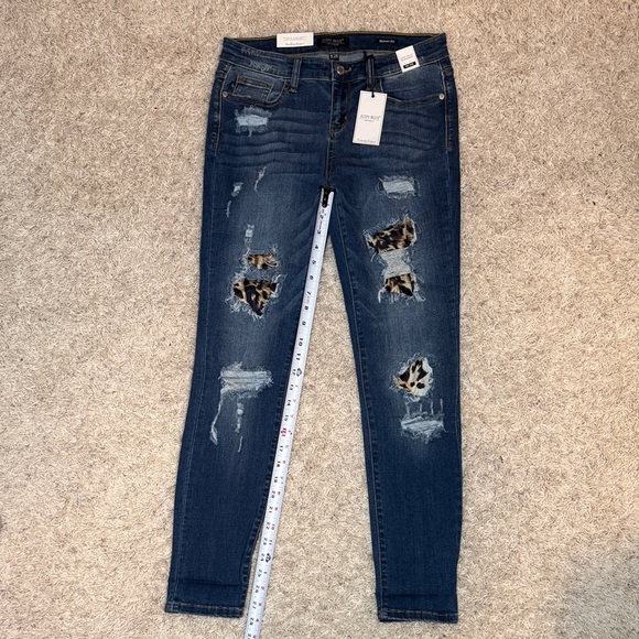 NWT Judy Blue Distressed Leopard Patch Skinny Jeans Women's, Size 9/29 Stretch - Picture 2 of 11